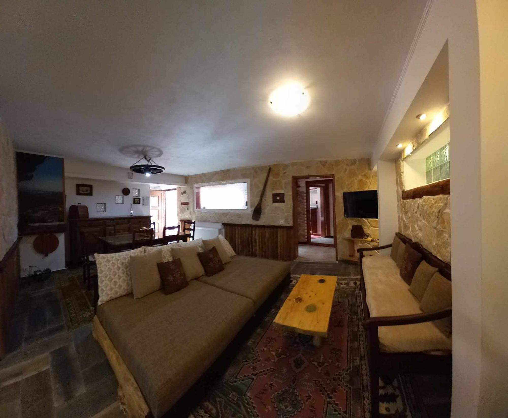 Meandros27 Cosy Countryside Rustic Semi Basement *