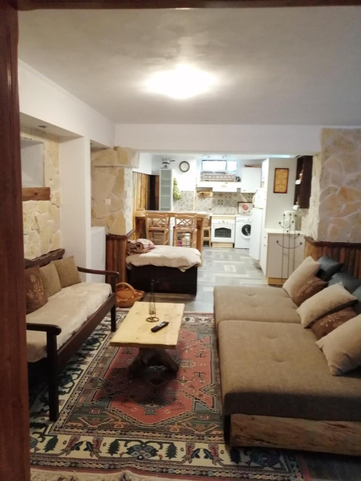Apartment Meandros27 Cosy Countryside Rustic Semi Basement *